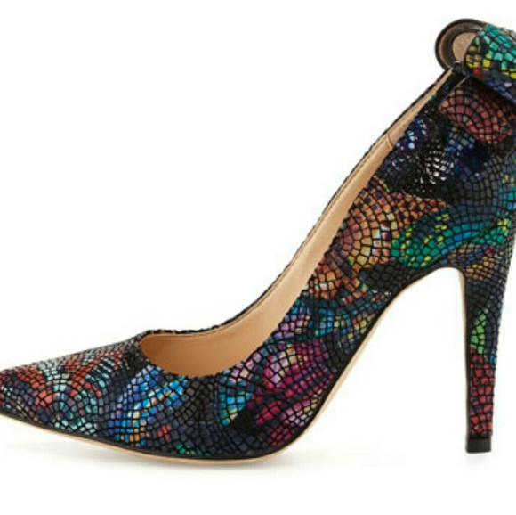 NEIMAN MARCUS Verity Snake-Embossed Leather Pump - Picture 2 of 3